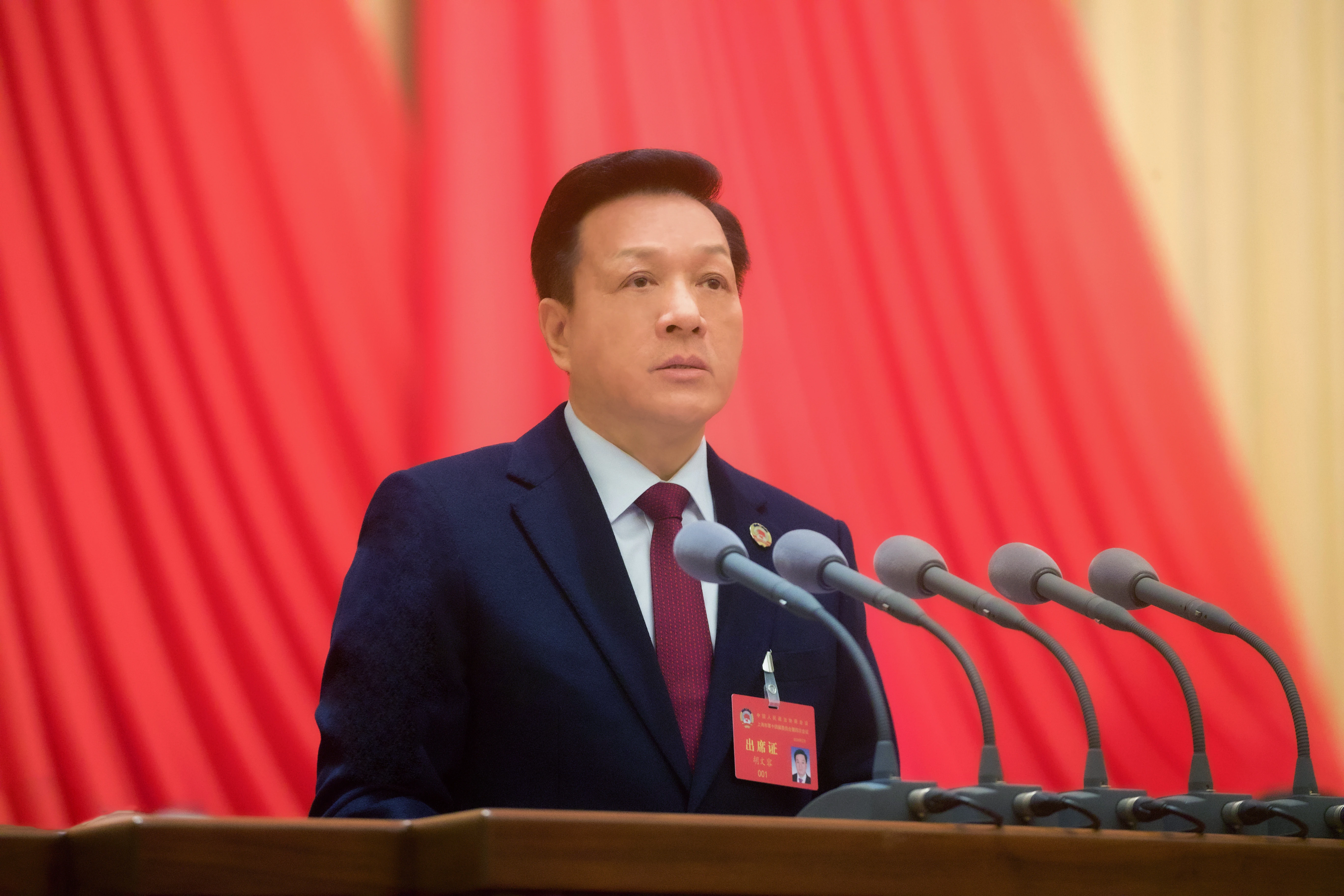 胡文容作工作报告.png
