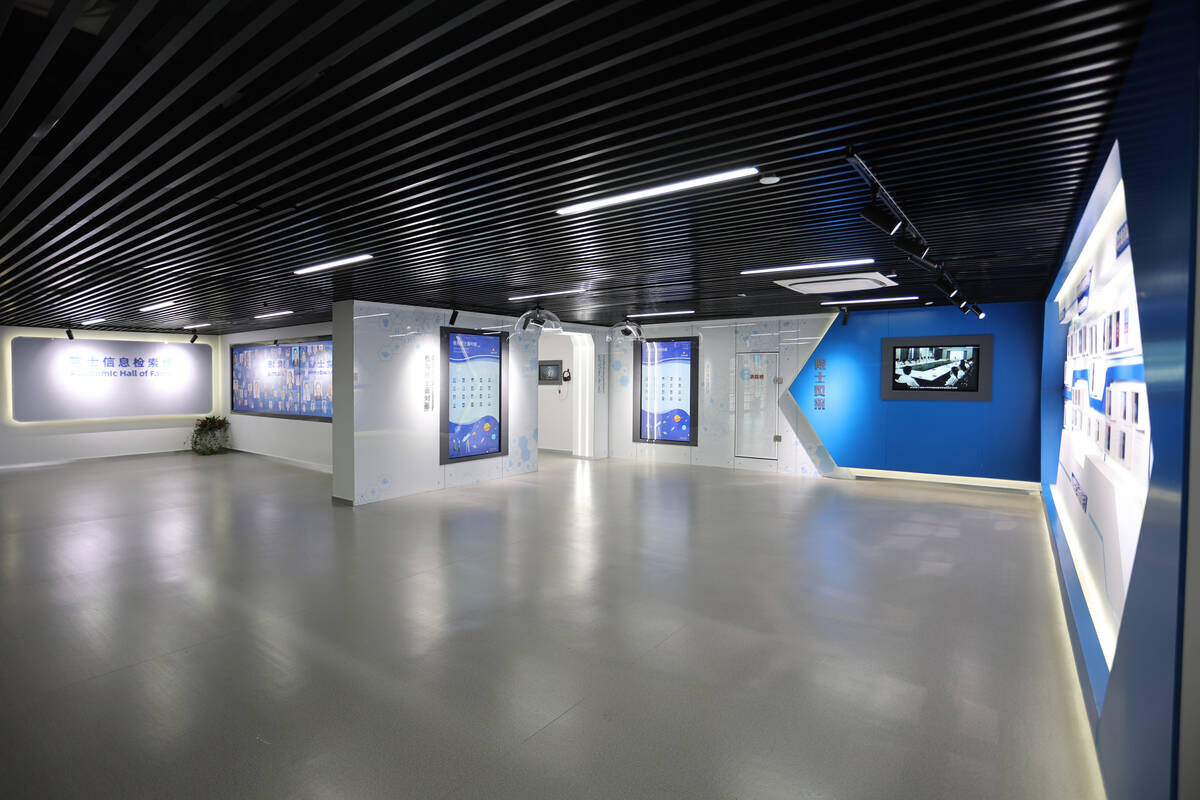 上海院士风采馆展区1.jpg