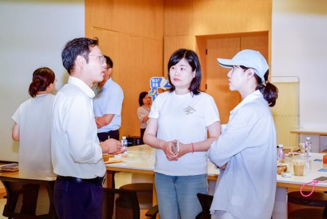 “静选好市”暨“政府开放月”，静安人社服务送进楼宇和社区