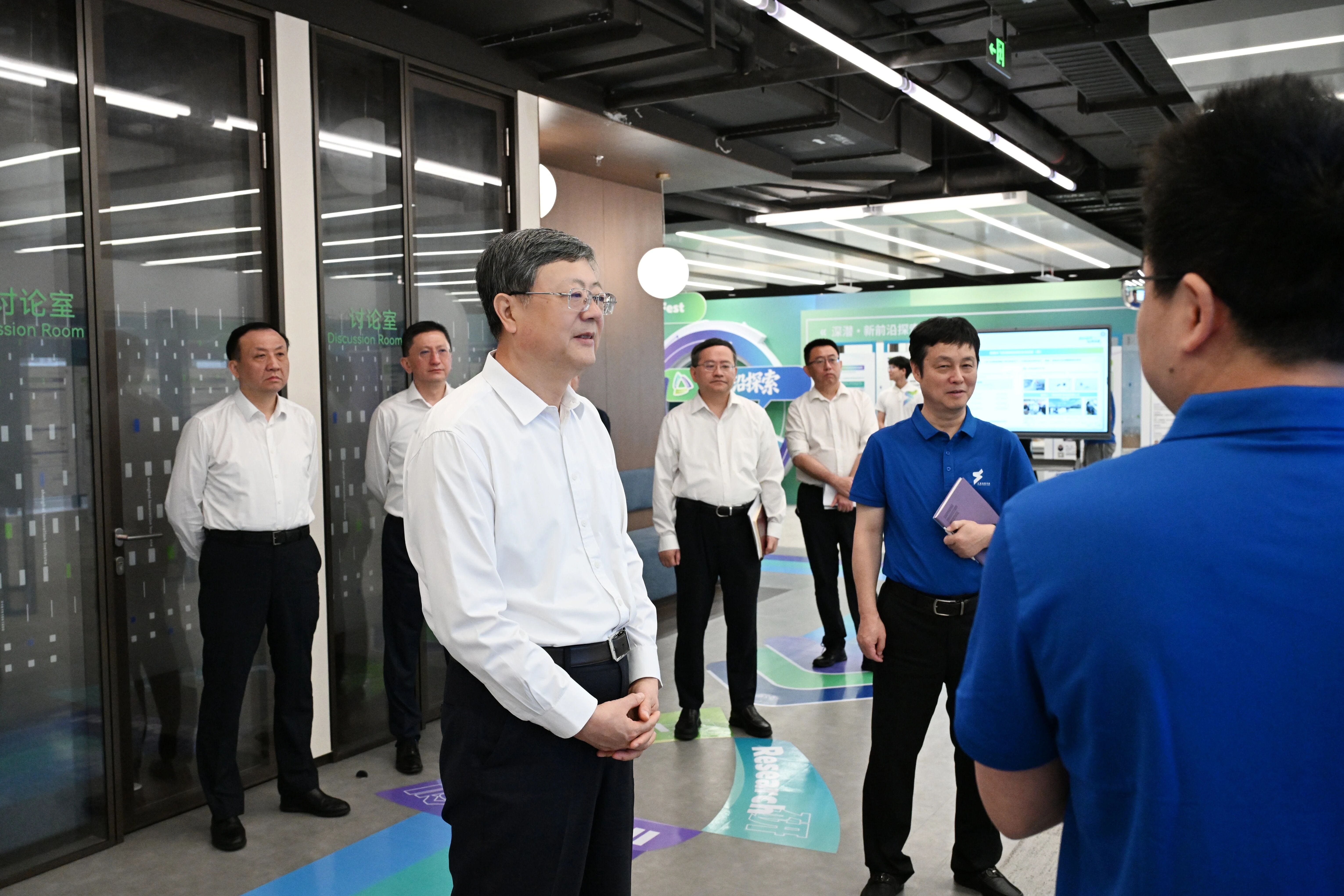 陈吉宁调研上海创智学院.jpg